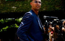 Ronaldo 41 tuổi diện vest bảnh bao, visual cực bảnh lên đường đến Mỹ, bước vào kỳ World Cup thứ 6 lịch sử