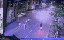 Camera vụ tài xế bị chém gục sau khi thắc mắc phí gửi ô tô 160.000 đồng ở chung cư Hà Nội