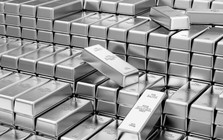 Quỹ bạc lớn nhất thế giới "tung tiền" gom hàng chục tấn bạc
