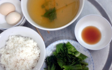 Vợ chồng lương 23 triệu nhưng mỗi tháng chỉ tiêu 5 triệu, mẹ chồng lên thăm nhìn mâm cơm liền nổi giận: "Tiết kiệm kiểu này rồi có ngày trả giá"