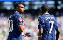 Tại sao Mbappe mặc áo một mình một kiểu ở World Cup?