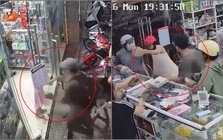 Clip phẫn nộ: Nam thanh niên sức dài vai rộng xô cửa va trúng bé gái, bị nhắc nhớ thì quay sang