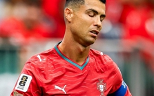 Những con số không thể tin được của Ronaldo: 3 cú sút, 0 trúng đích, chạm bóng ít kỷ lục
