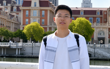 Từng bị Bắc Đại buộc thôi học vì nghiện game, nam sinh thi lại ĐH và một lần nữa trở thành thủ khoa, đỗ vào Thanh Hoa