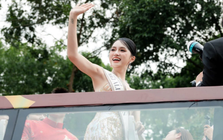 Hương Giang diễu hành bằng xe buýt 2 tầng sau khi đăng quang Á hậu: Tài xế và chủ xe bị lập biên bản