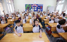 Con nghỉ hè, bố mẹ 'đảo lịch': Người gửi con, người lắp camera theo dõi từ xa