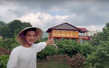 Nam nghệ sĩ Việt xây nhà sàn ốp 8.000 thanh gỗ để báo hiếu bố mẹ: Cả cơ ngơi chất chứa tấm lòng người con