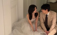 Tin vui showbiz: Mỹ nhân gây sốt ở Hội An bất ngờ tuyên bố cưới, hôn phu luật sư lộ diện với nhan sắc gây choáng
