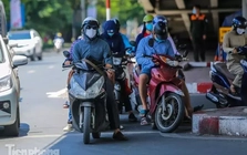 Vì sao dự báo nắng nóng gay gắt, miền Bắc lại mát mẻ?