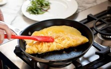 Bác sĩ ung thư cảnh báo người dùng chảo chống dính