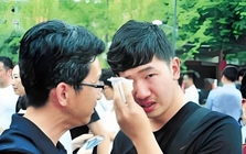 Nam sinh là thủ khoa toàn tỉnh vẫn trượt đại học, cơ quan tuyển sinh khẳng định: "Em không đủ điều kiện xét tuyển"