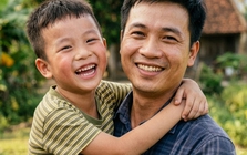 Con chê "xe nhà mình xấu quá", người cha ở TP.HCM nói một câu mà con tâm phục khẩu phục!