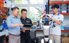 HEINEKEN Việt Nam bắt tay ĐH Bách Khoa ĐHQG TPHCM, dùng robot hình người trong nhà máy