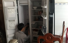 Tủ lạnh kêu ro ro cả tuần, tôi gọi thợ đến sửa rồi lặng điếng người với thứ mà anh ấy nhặt bên dưới lên