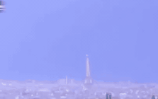 Tháp Eiffel bị sét đánh