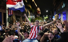 Sướng như người dân Paraguay: Sau chiến thắng địa chấn ở World Cup, cả nước được nghỉ lễ để ăn mừng