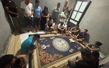Công an kiểm tra nhà Diệp Thị Sáu 43 tuổi, tạm giữ 21 đối tượng