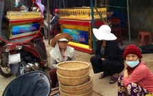 Độc lạ tiệm vàng nằm "hớ hênh" giữa chợ, đi vắng phủ vải lên là xong: Chủ tiệm nói lý do không sợ trộm