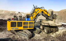 Phát hiện máy xúc Trung Quốc nặng 700 tấn, mỗi lần 'hạ tay' lấy được 60 tấn đất đá, đang liên tục đào bới, làm việc 18 tiếng không nghỉ