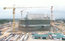 Hàng trăm kỹ sư, công nhân cùng nhiều thiết bị hiện đại tăng tốc triển khai trung tâm thương mại Aeon Mall quy mô lớn nhất Việt Nam, sẽ đi vào hoạt động trong vài tháng nữa