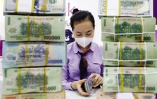 Vì sao ngân hàng vẫn khó huy động tiền gửi dù lãi suất tiết kiệm tăng mạnh?