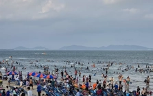 Biển Vũng Tàu 'ken đặc' du khách