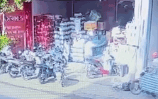 Cháy quán photocopy khiến cụ ông tử vong: Camera ghi cảnh con trai nạn nhân phóng hỏa, hé lộ nguồn cơn