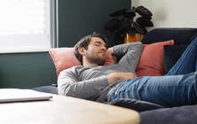 Ngủ trưa có hại nhiều hơn có lợi? Lý giải chi tiết từ Trường Y Harvard