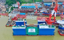 Tạo ra con tàu chứa khối sắt cao bằng tòa nhà 50 tầng, Trung Quốc khiến thế giới phải "phục sát đất"