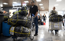 ‘Đội quân áo trắng’ mang về hàng tỷ USD cho Cuba lọt tầm ngắm của Washington, lãnh đạo một nước tuyên bố thà mất visa Mỹ còn hơn để họ rời đi