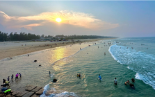 Bãi biển miền Trung liên tiếp xảy ra sự cố với người dân chỉ trong 2 ngày, chuyên gia cảnh báo nóng