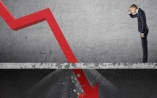 Nhà đầu tư chứng khoán nên hành động ra sao sau phiên VN-Index lao dốc gần 50 điểm rồi "rút chân"?