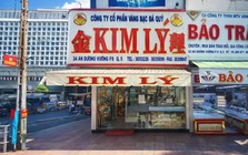 Vụ chủ tiệm vàng Kim Lý nổi tiếng hàng đầu Tp. HCM bị khởi tố: Hé lộ thủ đoạn giao nhận bằng “mật mã” đặc biệt và cách giấu kim cương qua cửa kiểm tra