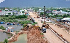 Nhiều lần ‘lỡ hẹn’, đường nối cảng nước sâu lớn nhất Việt Nam thi công ra sao?