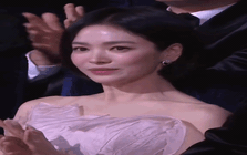 Ngoại lệ của showbiz: Mỹ nhân 45 tuổi vẫn đứng đỉnh nhan sắc, gái trẻ nhìn style còn phải cắp sách học theo
