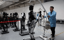 Trung Quốc lần đầu siết AI "có cảm xúc": Cấm bạn trai, bạn gái ảo cho trẻ em, ByteDance và Alibaba lập tức gỡ tính năng