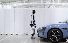Kỷ nguyên mới của công nghiệp ô tô, robot nhân hình Xiaomi lắp ráp xe điện đạt tỷ lệ thành công 98%