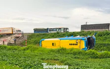 Ô tô khách mất lái khi di chuyển trên cao tốc Pháp Vân - Cầu Giẽ, 4 người tử vong