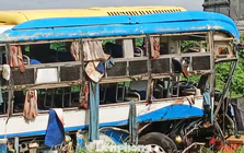 Vụ xe khách lao khỏi cao tốc: 'Nhiều người đập kính ô tô cầu cứu'