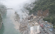 VIDEO: Sạt lở ở Trung Quốc, hơn 60 người dân kịp sơ tán trước khi núi đổ