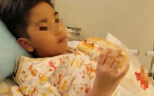 Bé trai 9 tuổi cấp cứu với khối u khổng lồ 15cm trong ổ bụng, bác sĩ tức giận: "Bố mẹ làm gì suốt 1 năm qua?"