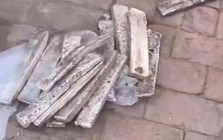 Phát hiện hơn 200kg bạc thỏi trị giá hơn 3 tỷ đồng rơi vương vãi trên đường cao tốc