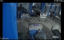 Ngủ trong bệnh viện bị lấy hết tiền và vàng, xem lại camera an ninh, người phụ nữ không thể tin nổi