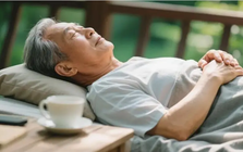 Quan niệm "ngủ trưa" 30 phút đã bị bác bỏ; một bác sĩ cho biết: Đối với người trên 70 tuổi, hãy cố gắng tuân thủ 4 quy tắc này khi ngủ