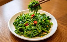 Loại rau này có thể xào hoặc làm món trộn cực ngon và đưa cơm: Cách làm dễ lại giúp thanh nhiệt, dưỡng ẩm đường ruột