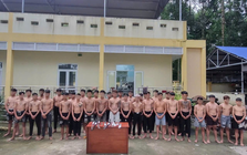 Công an bất ngờ ập vào sân bóng kiểm tra lúc 20h, 38 thanh thiếu niên từ 14 đến 18 tuổi bị triệu tập