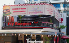 Bảng hiệu 'trắng' tiếng Việt, khách nội vừa xem vừa đoán... bên trong bán gì?