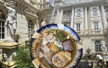 Quán bún bò “giàu” nhất Hà Nội: Giá 65.000 mà được phục vụ như vua chúa, không gian như resort 5 sao, có cả hồ bơi riêng