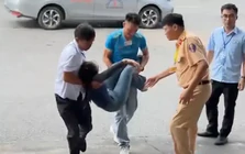 Đạt 90 điểm sát hạch lái xe, nữ học viên bất ngờ ngất xỉu
