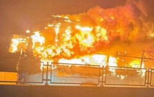 Hiện trường vụ cháy xe khách ở Đồng Nai khiến 7 người tử vong, trong đó có 3 trẻ em